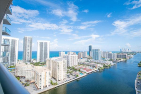 Beautiful City View Condo 1BR 1BTH Balcony Pool Kitchen Gym